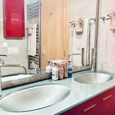 Stirling Luxury & * Зас-Фе