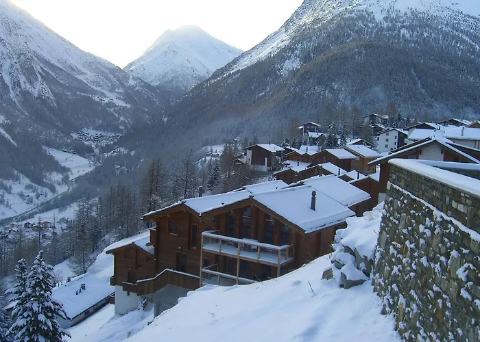 Stirling Luxury & Chalet *