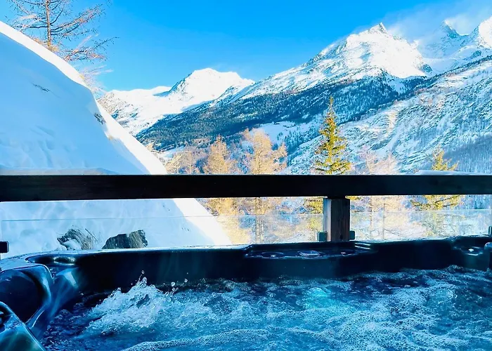 Stirling Luxury & 萨斯费