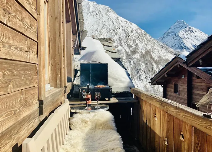 Stirling Luxury & 萨斯费