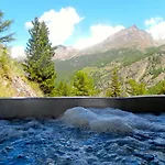 Stirling Luxury & Chalet