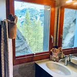 Chalet Stirling Luxury & *
